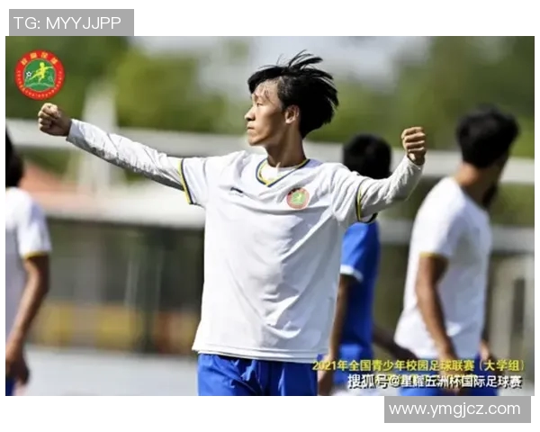 日本亚运足球队全力以赴冲击金牌展现青春风采与团队精神